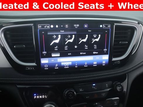 Used 2023 Chrysler Pacifica Limited w/ S Appearance Package FWD image 4