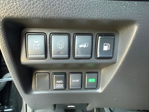Used 2020 Nissan Rogue SV AWD/4WD image 14