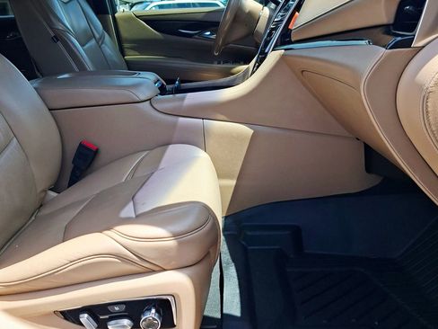 Used 2019 Cadillac Escalade ESV Platinum AWD/4WD image 15