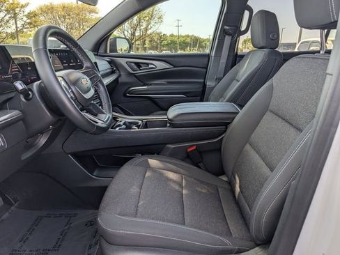 Used 2025 Chevrolet Traverse LT w/ Driver Confidence Package FWD image 25