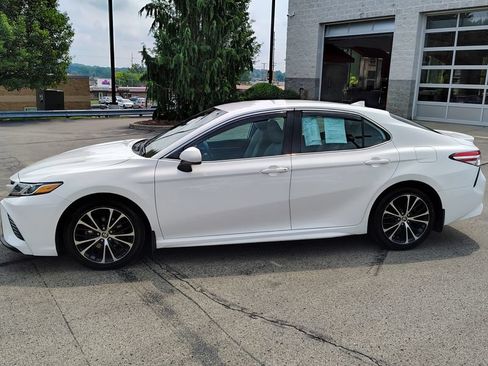 Used 2020 Toyota Camry SE AWD/4WD image 11