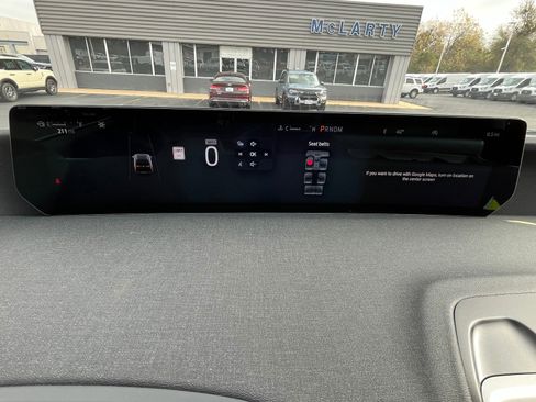 New 2025 Ford Expedition Active image 9