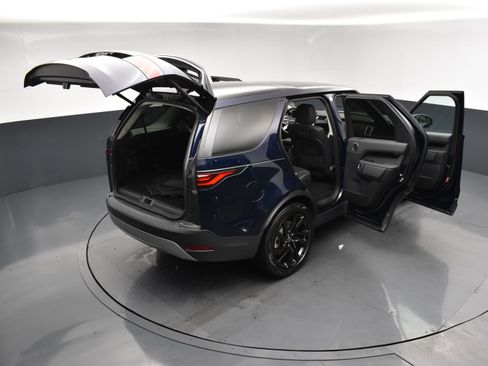 Used 2023 Land Rover Discovery S image 29