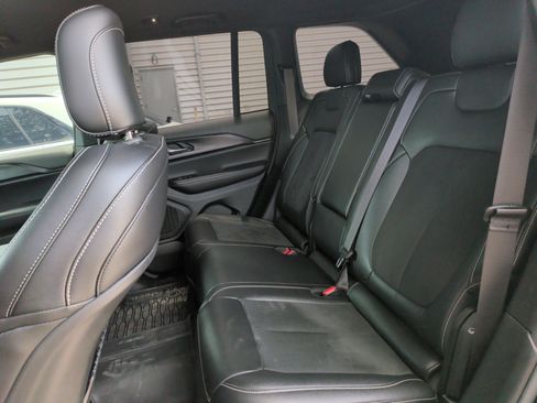 Used 2024 Jeep Grand Cherokee Altitude RWD image 30
