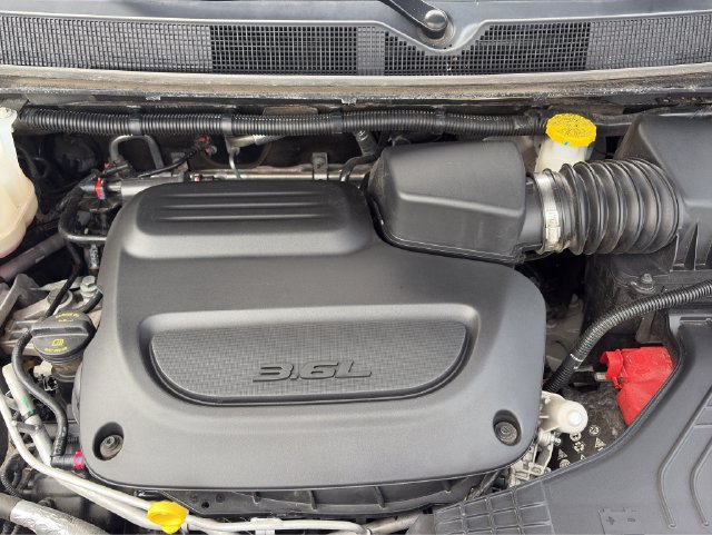 Used 2025 Chrysler Pacifica Limited FWD image 22