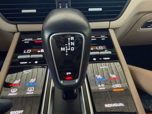 Used 2019 Porsche Cayenne AWD/4WD image 26