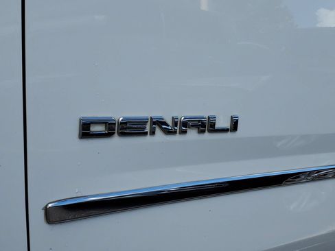 Used 2018 GMC Yukon Denali AWD/4WD image 8