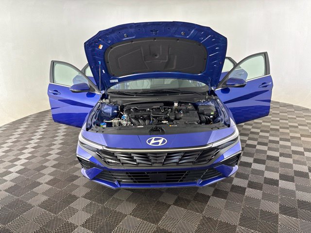 Certified 2025 Hyundai Elantra Limited FWD image 14