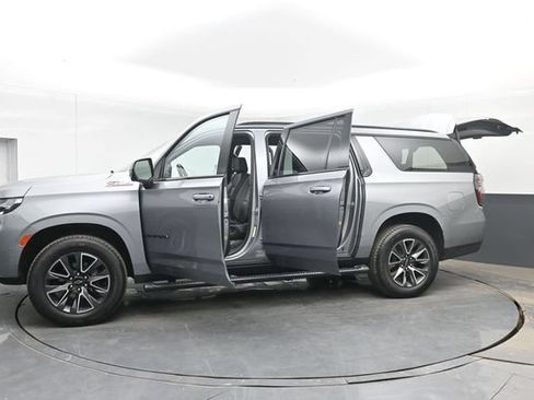 Used 2023 Chevrolet Suburban Z71 w/ Luxury Package AWD/4WD image 57