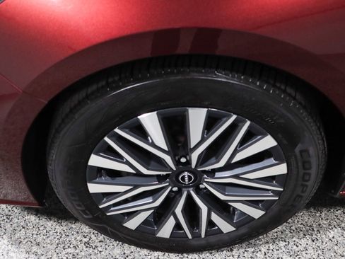 Used 2024 Nissan Altima 2.5 SV image 11