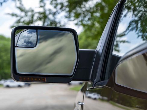 Used 2011 Ford F150 Lariat image 12