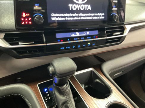 Used 2022 Toyota Sienna LE image 16