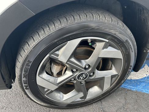 Used 2024 Hyundai Venue SEL FWD image 10