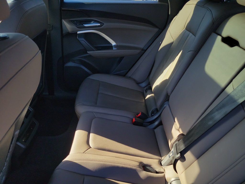 Used 2025 Audi Q5 Premium w/ Convenience Package AWD/4WD image 26