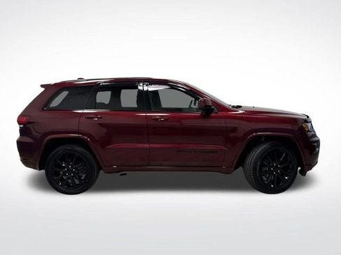 Used 2019 Jeep Grand Cherokee Altitude image 2
