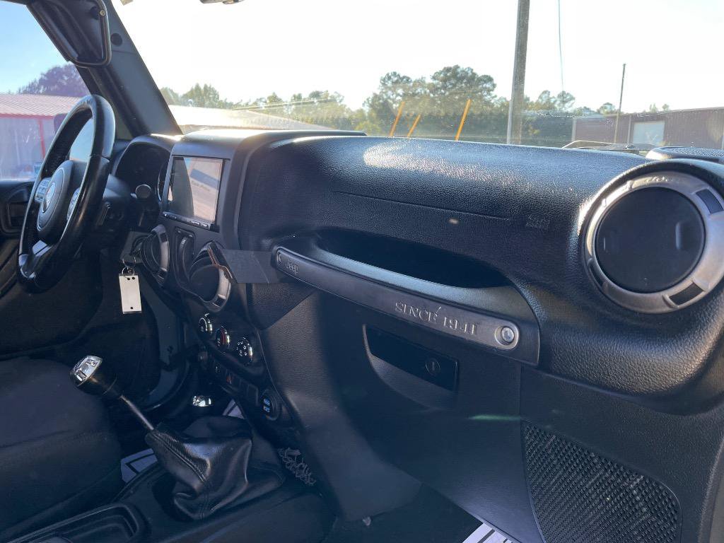 Used 2015 Jeep Wrangler Sport w/ Quick Order Package 23S AWD/4WD image 17