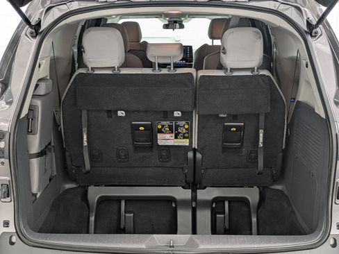 Used 2024 Toyota Sienna LE image 12