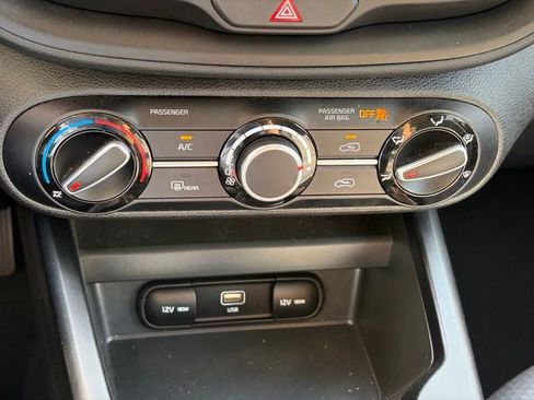 Used 2025 Kia Soul LX w/ LX Technology Package image 18