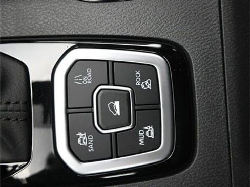 New 2026 Nissan Frontier SV image 18