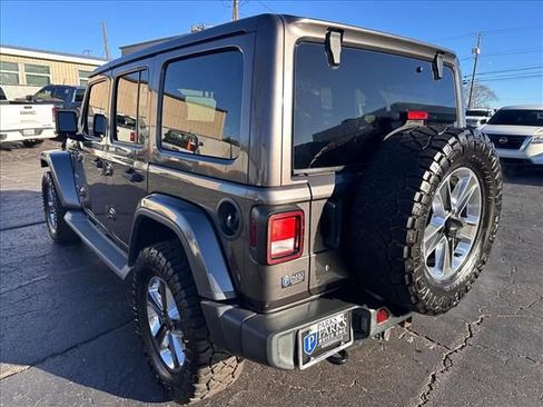 Used 2018 Jeep Wrangler Unlimited Sahara image 8