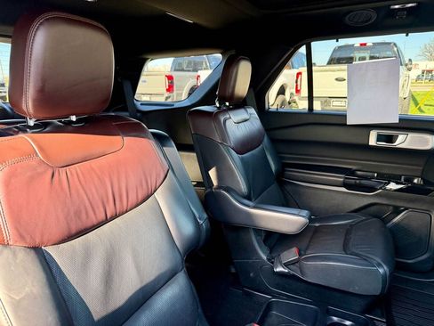 Used 2021 Ford Explorer Platinum w/ Equipment Group 601A AWD/4WD image 21