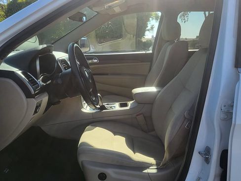Used 2018 Jeep Grand Cherokee Laredo AWD/4WD image 25