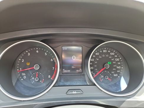 Used 2018 Volkswagen Tiguan SE w/ Panoramic Sunroof Package FWD image 20