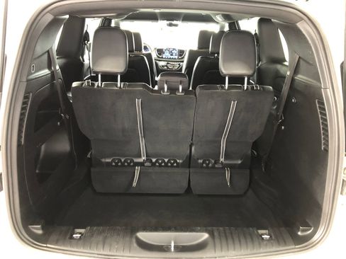 Used 2023 Chrysler Pacifica Touring-L w/ S Appearance Package FWD image 8