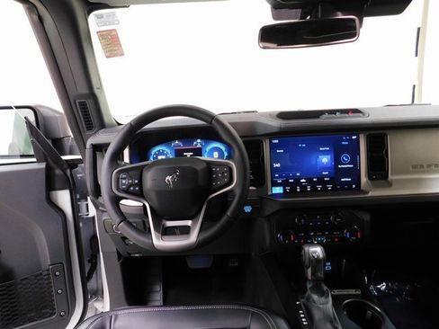 New 2025 Ford Bronco Outer Banks w/ Black Appearance Package image 8