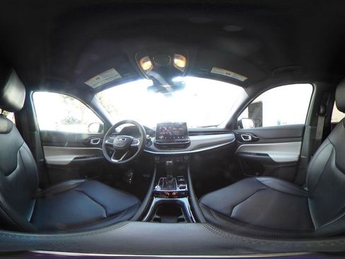 Used 2025 Jeep Compass Limited image 42