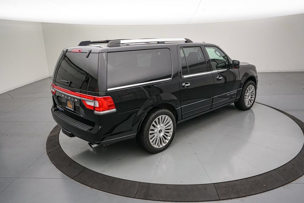 Used 2017 Lincoln Navigator L Reserve AWD/4WD image 4