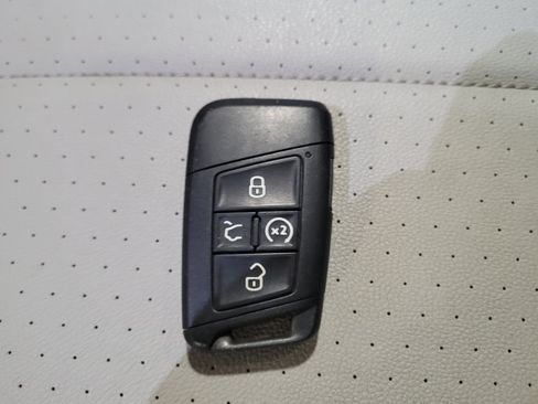 Used 2022 Volkswagen Tiguan SE FWD image 32