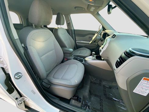 Used 2016 Kia Soul EV FWD image 29