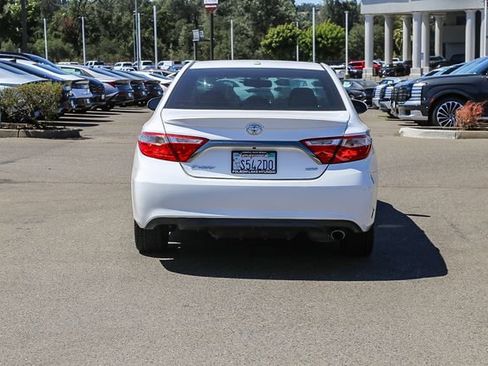Used 2015 Toyota Camry XSE w/ Moonroof Package FWD image 4