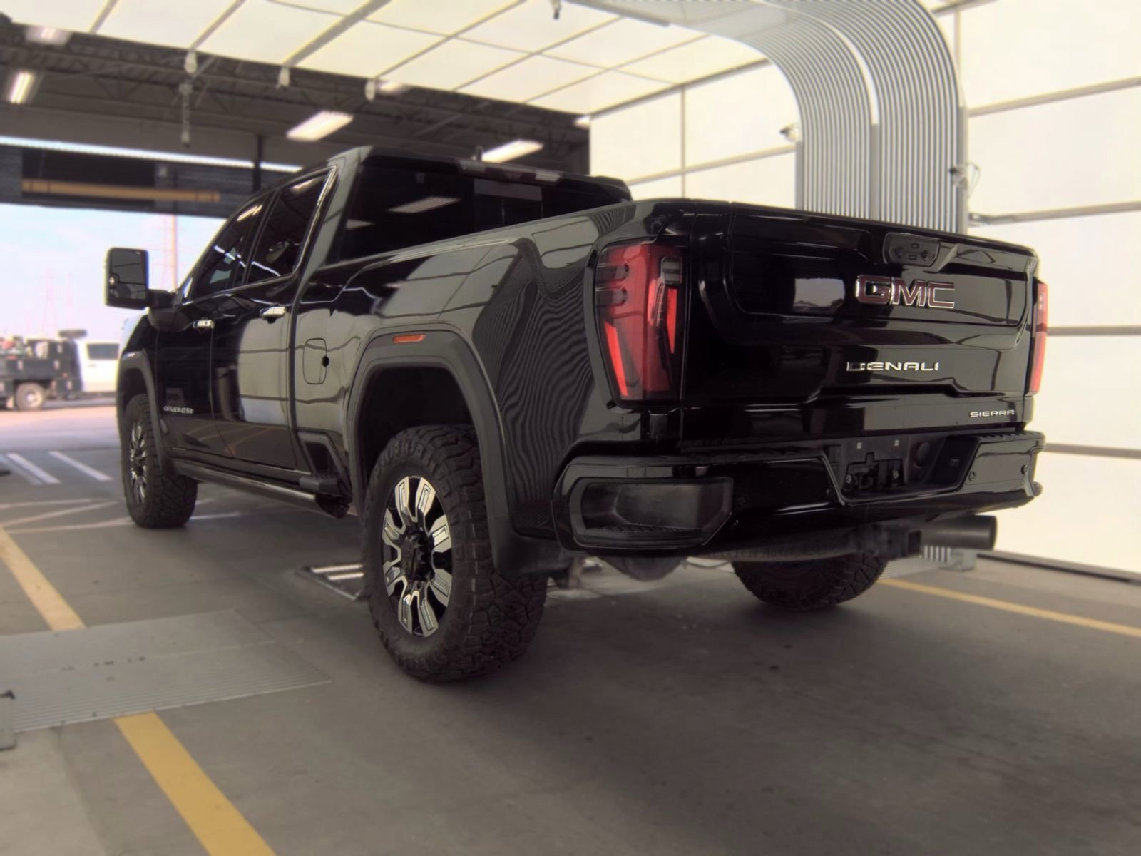 Used 2024 GMC Sierra 2500 Denali w/ Denali Reserve Package AWD/4WD image 14