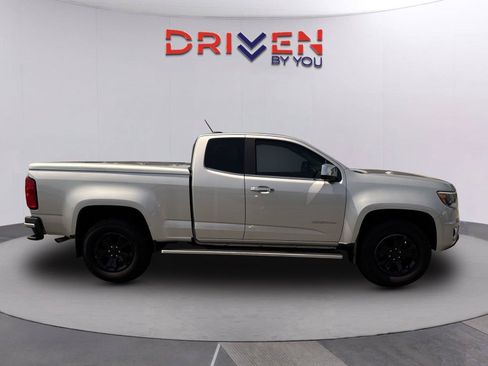 Used 2018 Chevrolet Colorado LT w/ LT Convenience Package RWD image 3