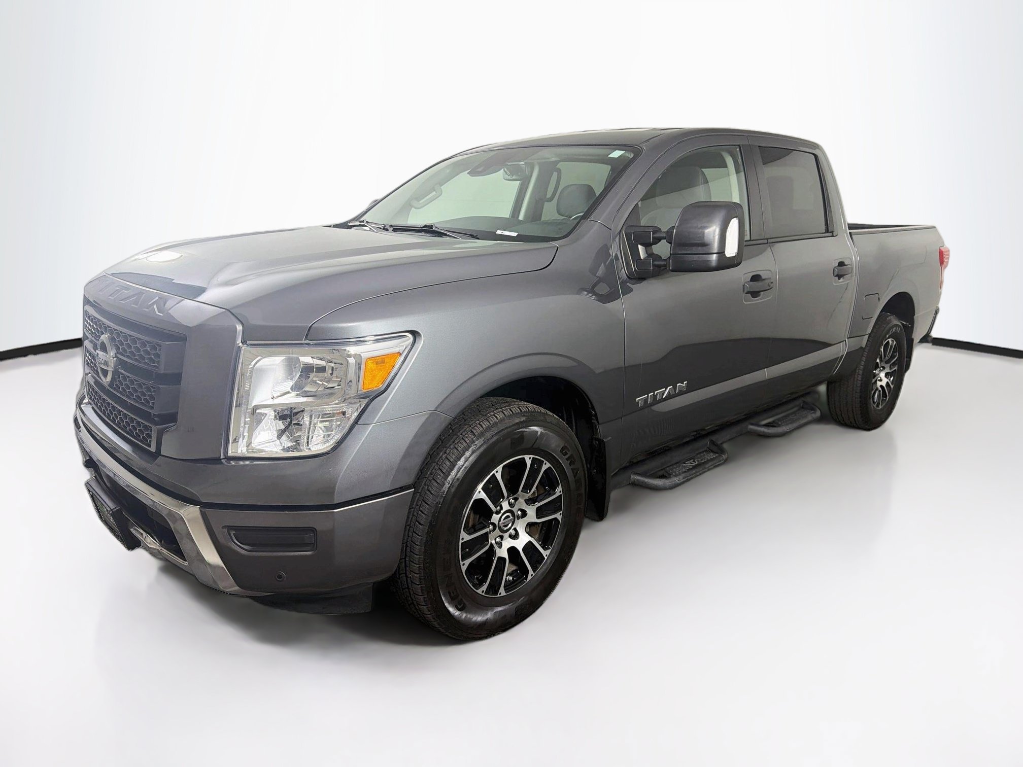 Used 2022 Nissan Titan SV w/ SV Convenience Package AWD/4WD image 3