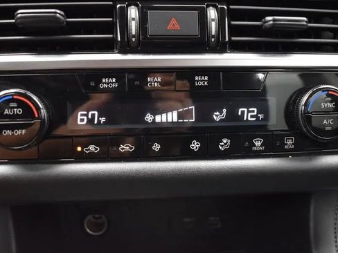 Used 2024 Nissan Pathfinder SV FWD image 32