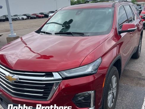 Used 2023 Chevrolet Traverse LT FWD image 2