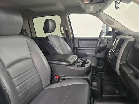 Used 2022 RAM 1500 Tradesman w/ Chrome Appearance Group AWD/4WD image 9