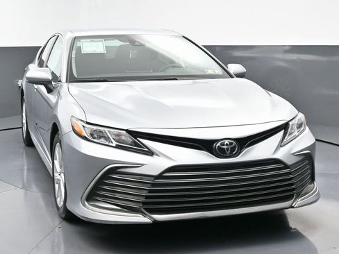 Used 2024 Toyota Camry LE image 4
