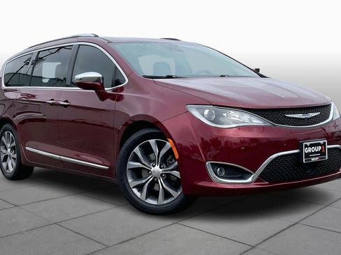 Used 2018 Chrysler Pacifica Limited w/ Tire & Wheel Group image 2