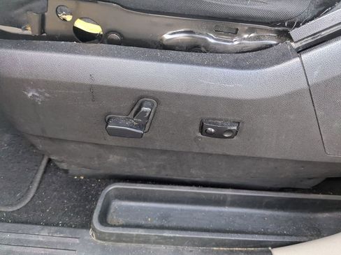 Used 2014 Chrysler Town & Country Touring image 16