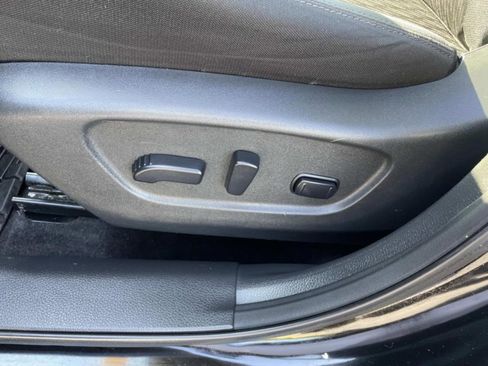 Used 2019 Nissan Rogue SV image 20