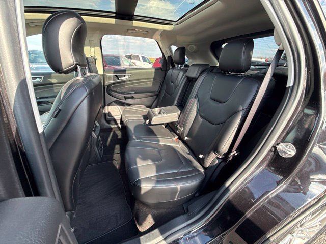 Used 2019 Ford Edge Titanium w/ Cold Weather Package AWD/4WD image 16