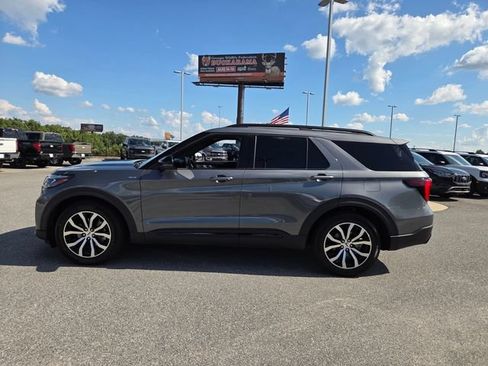 Used 2025 Ford Explorer ST-Line w/ Premium Package RWD image 4