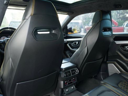 Used 2020 Lamborghini Urus AWD/4WD image 49