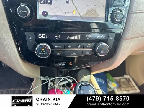 Used 2017 Nissan Rogue SV w/ SV Premium Package FWD image 21