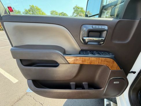 Used 2016 GMC Sierra 2500 SLT w/ Duramax Plus Package AWD/4WD image 16