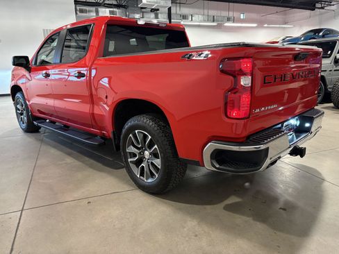 Used 2022 Chevrolet Silverado 1500 LT AWD/4WD image 5